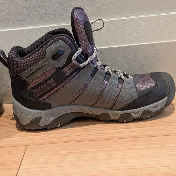 Keen Oakridge Women's Waterproof Hiking Boots - Picture 3 of 11